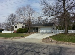 1421 W 18th St, Cedar Falls, IA 50613