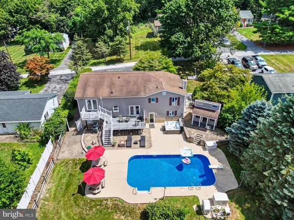 530 Mount Holly Dr, Westminster, MD 21157