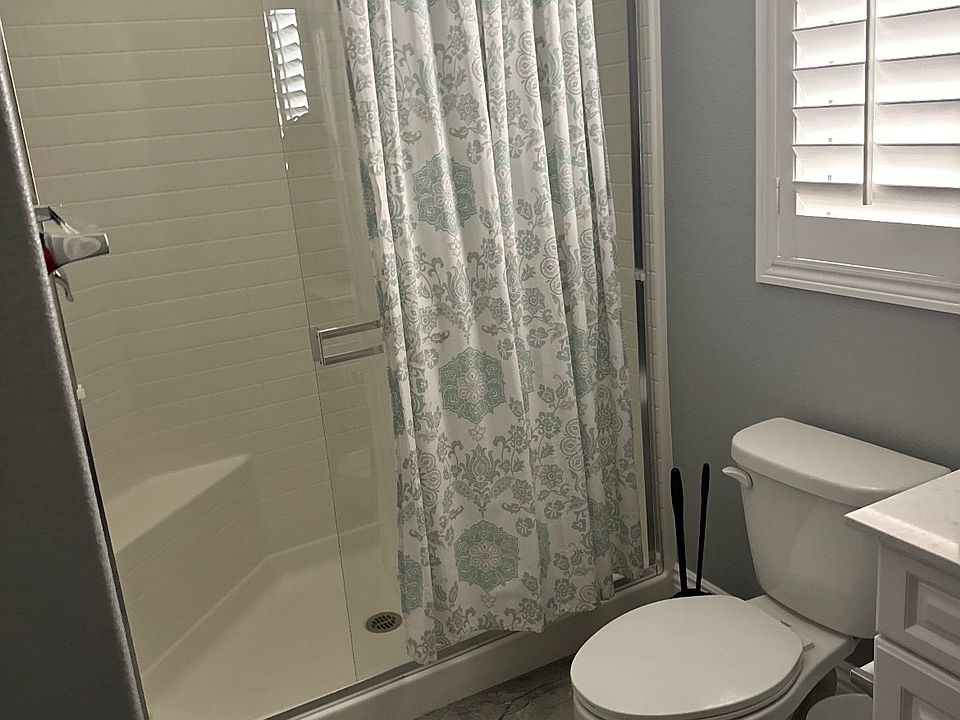 1st image of 34464 Kensington St