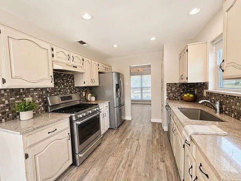 601 Ascot Dr — Photo 13