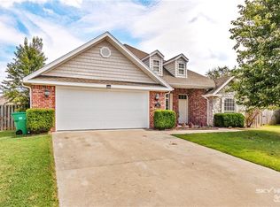 3033 Greenwich St, Springdale, AR 72764