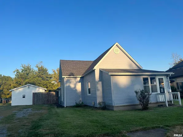 905 Newton Ave, Johnston City, IL 62951
