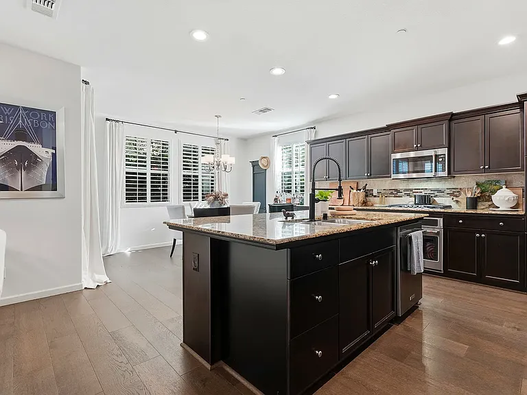 1521 N Encoure Way — Photo 23