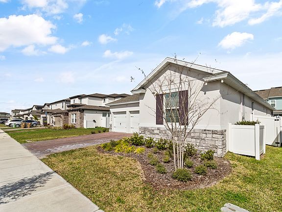 3rd image of 5729 Wallis Ln