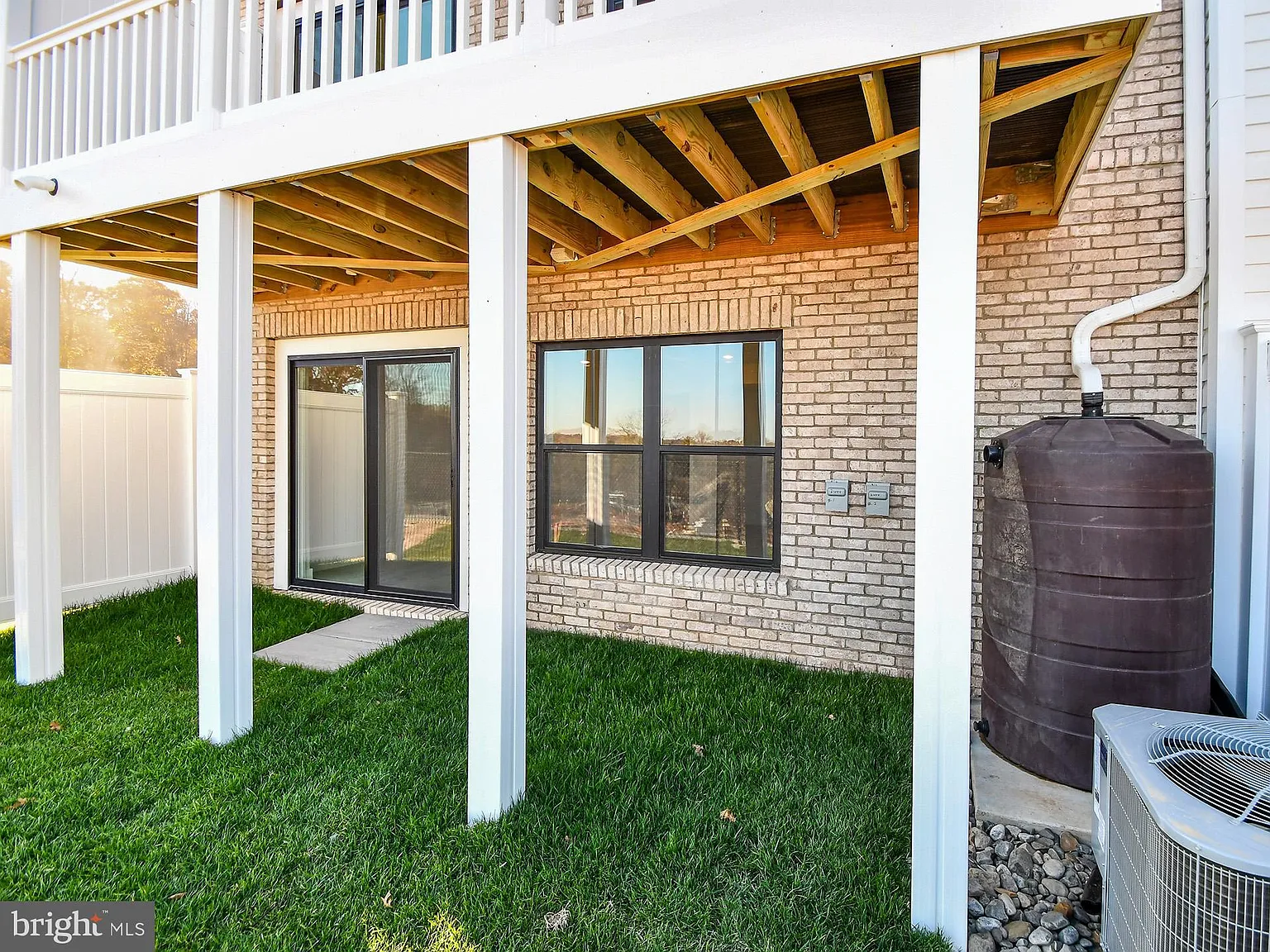 3 bed, 5.0 bath, $4,300 — Photo 4