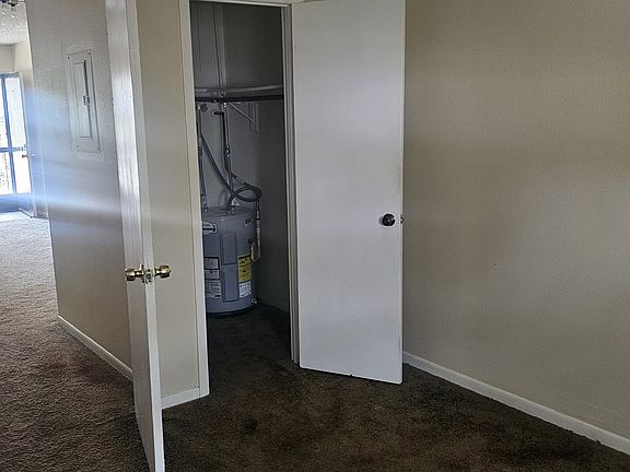 5th image of 110 Carleton St