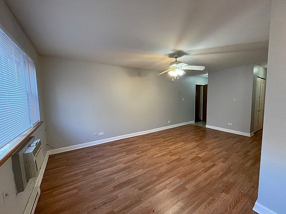 3rd image of 5920 N Kenmore Ave APT 211