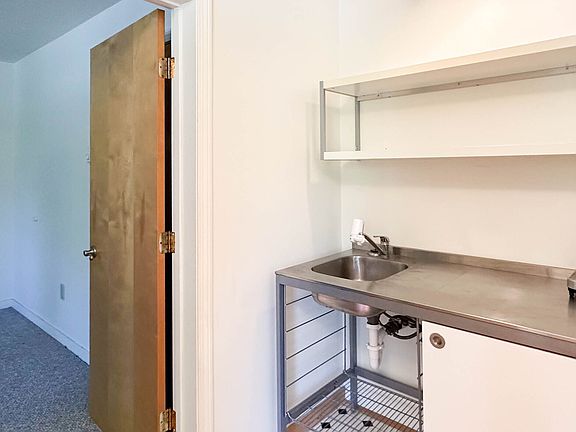 5th image of 27 Quinebaug Ave #2A