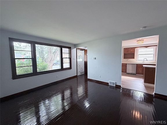 5th image of 124 Kamper Ave