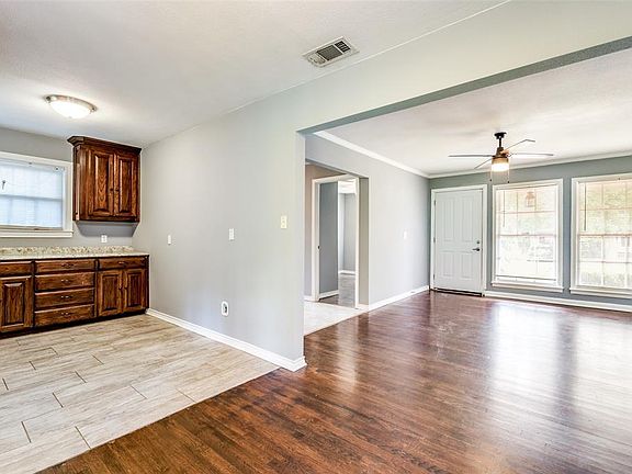 3rd image of 3325 Edith Ln