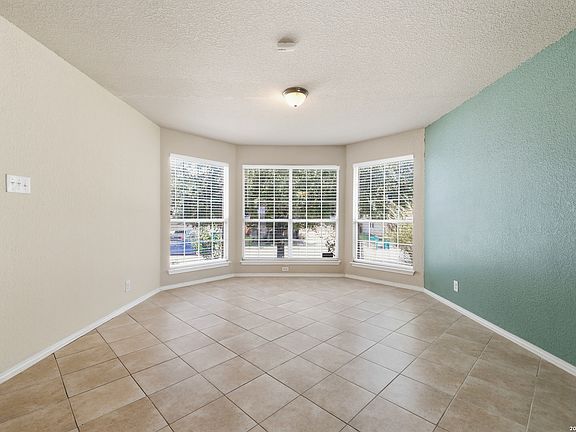 4th image of 419 Dolly Dr