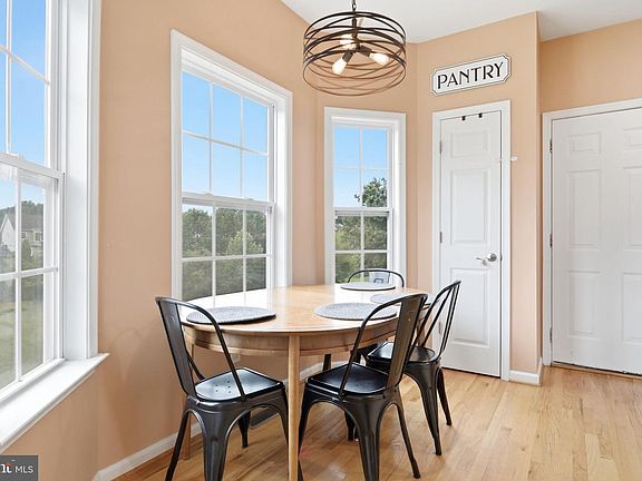 5th image of 224 Paragon Dr