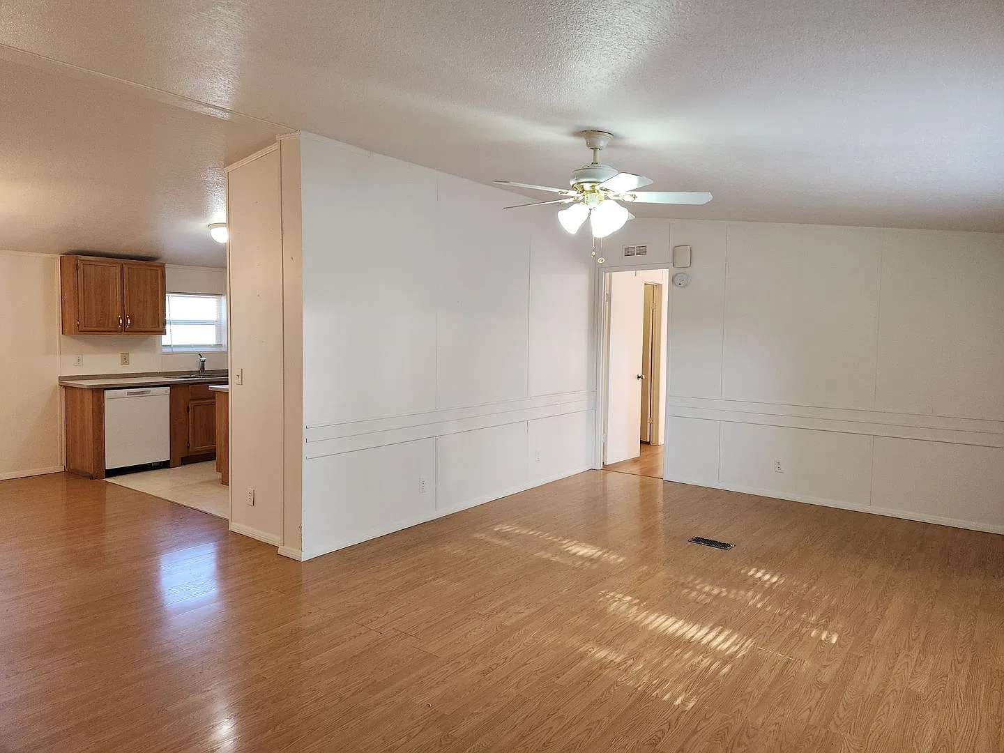 3 Bed / 2 Bath in Mesa Del — Photo 4