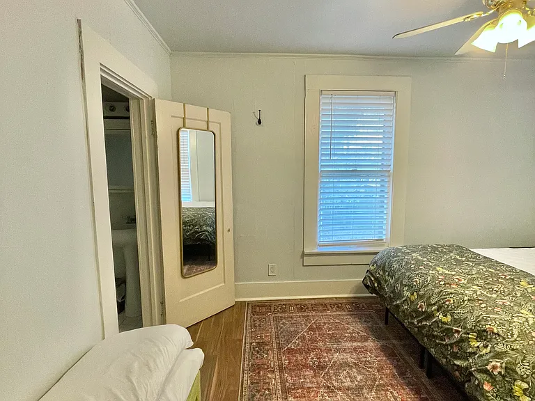807 W Agarita Ave — Photo 6