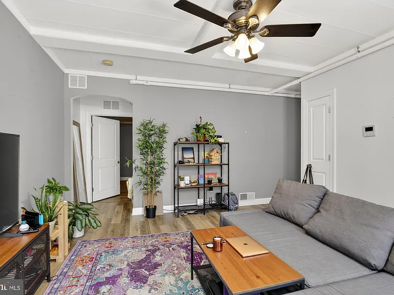 44 S 3rd St #3 — Photo 4