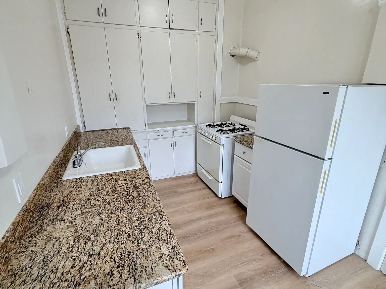 2650 Franklin St — Photo 2