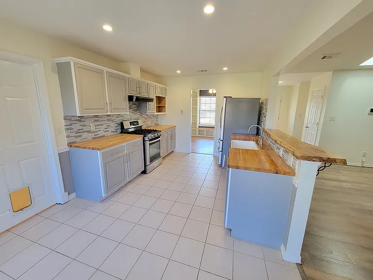1306 Pine Hill Cir — Photo 8