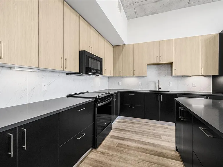 221 Main St N #Penthouse 1612 — Photo 5
