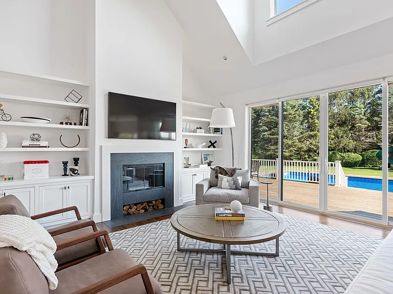 10 Winding Way — Photo 2