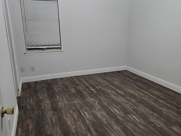 5th image of 2713 Patricia Ln #B