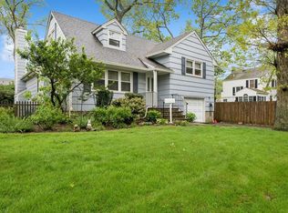 1836 Willis Ave, Merrick, NY 11566