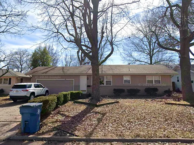 1226 E Rosebrier St — Photo 1
