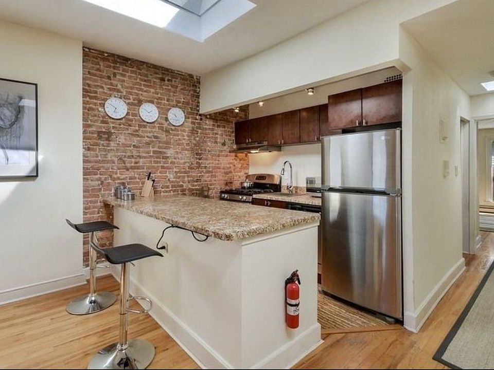 2nd image of 166 Lafayette Ave APT 4