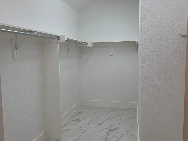 8206 Summer Lake Pass Ln — Photo 11