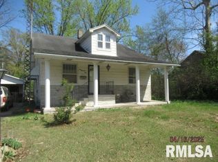 904 S Commercial St, Benton, IL 62812