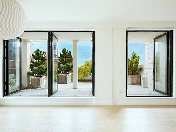 4th image of 58 Saint Marks Pl #Penthouse 1001