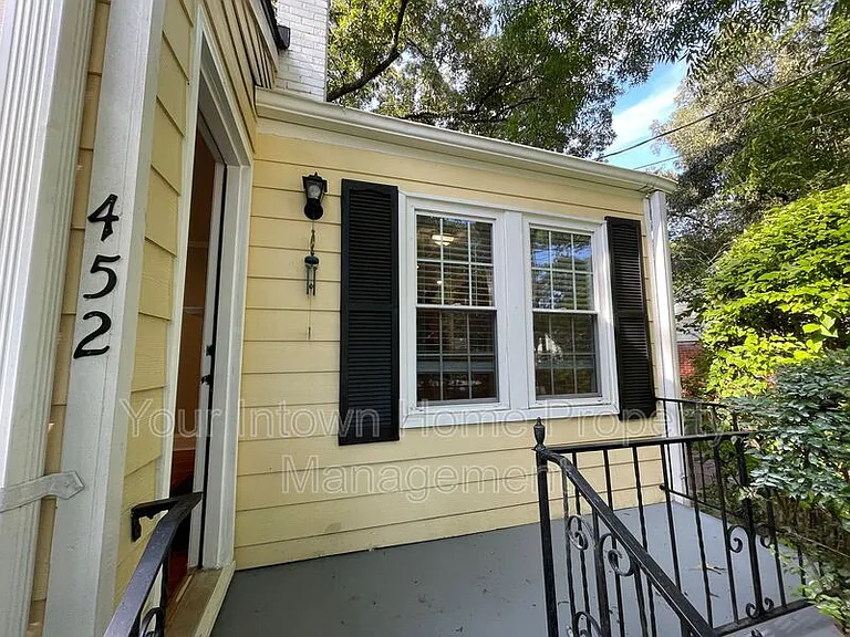 452 Deckner Ave SW — Photo 2