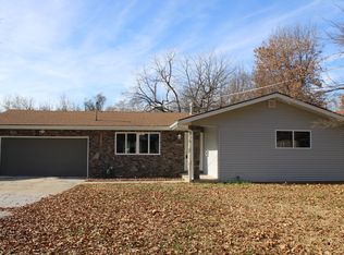 2233 N Fort Ave, Springfield, MO 65803