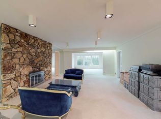 277 Ocean Ave, Lawrence, NY 11559
