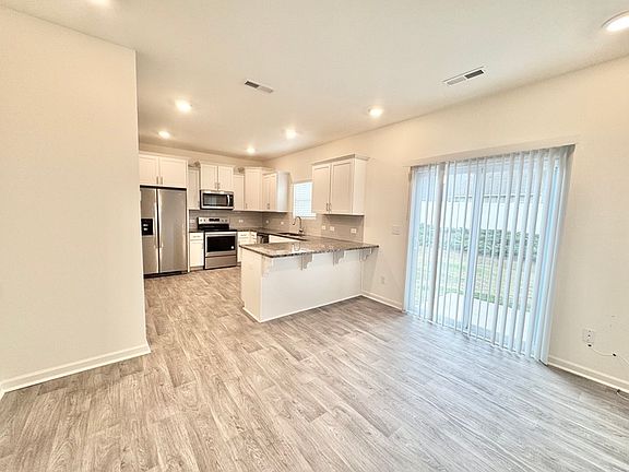 3rd image of 7020 Duncan Acres Dr