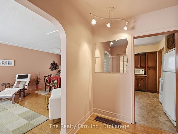 4th image of 1047 Elora Rd