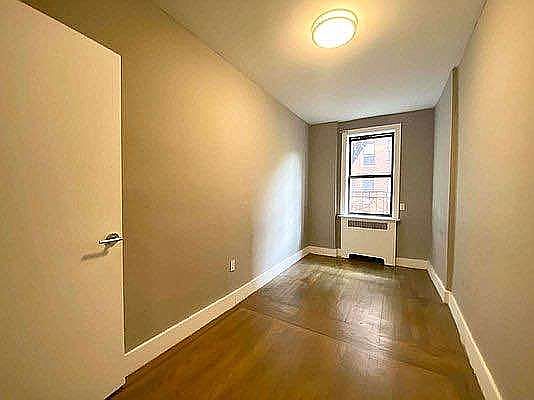 4th image of 3660 Waldo Ave #33