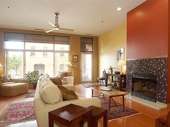 4th image of 1951 W 26th St #Townhouse 10
