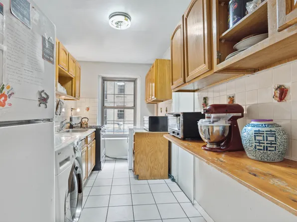 1100 Grandconcourse image 3 of 8