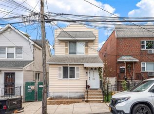 6222 65th St, Middle Village, NY 11379