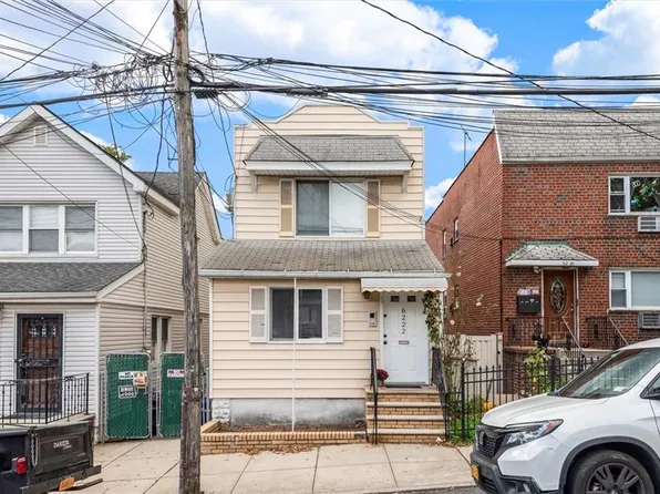 6222 65th St, Middle Village, NY 11379