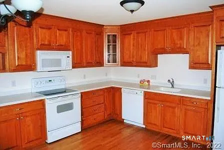 3 bed, 2.5 bath, 2197 sqft, $3,500 — Photo 3