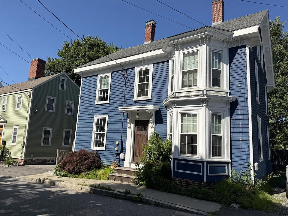 37 Langdon St #2