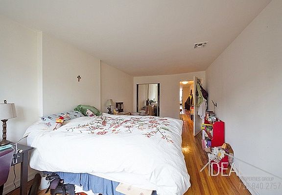 3rd image of 334 Bergen St