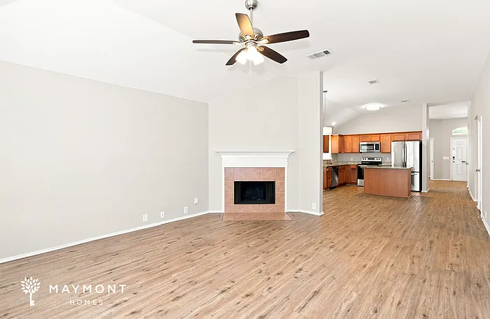 3 bed, 2.0 bath, 1864 sqft, $2,145 — Photo 4