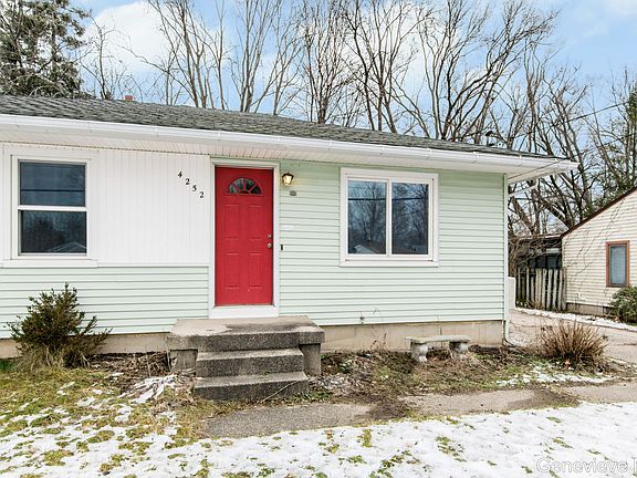 3rd image of 4252 Lester Dr NE