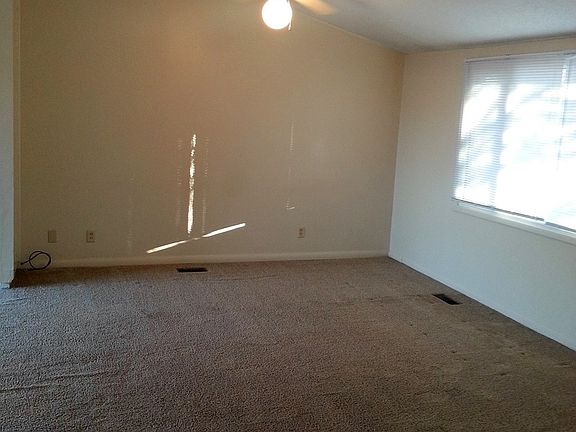 2nd image of 1216 Crescent Dr