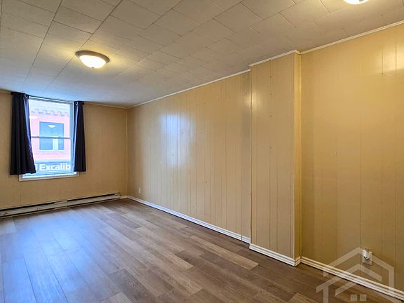 2nd image of 403 Main St S #2