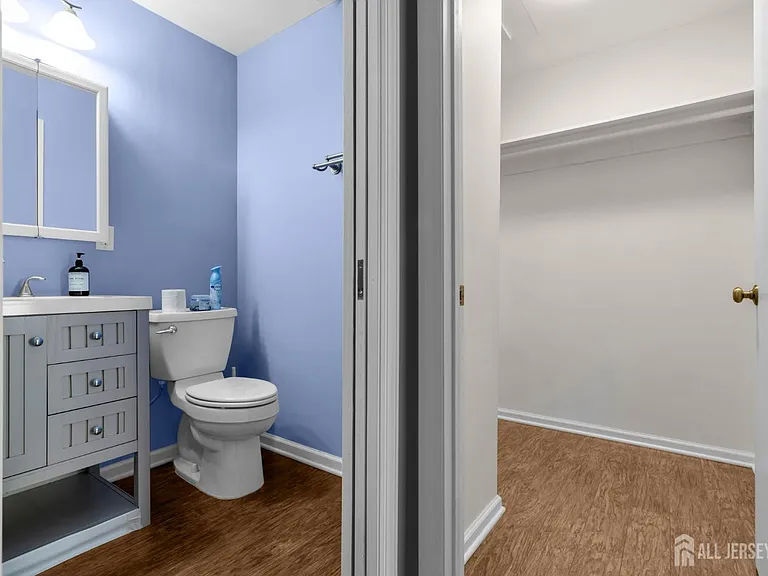 19 Delavan Ct — Photo 26