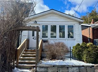 1138 Woodbine Ave, Toronto, ON