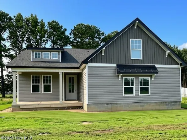 706 W Bridgers Street Ext, Burgaw, NC 28425